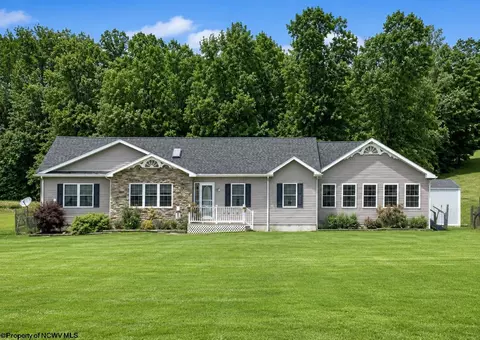 77 Sedona Ln, Montrose, WV 26283