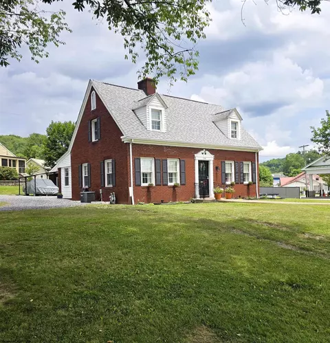114 N Pike St, Grafton, WV 26354
