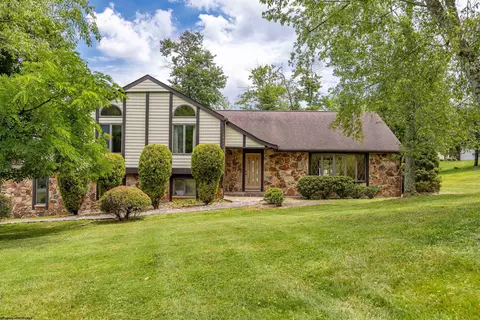 3300 Fox Run Ct, Morgantown, WV 26508
