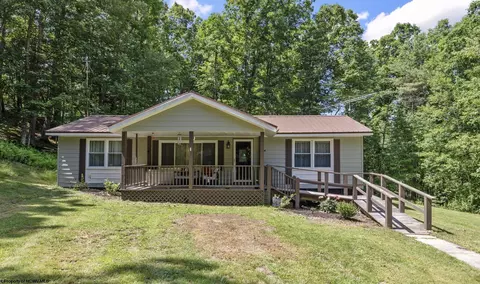 589 Warrior Way, Dunmore, WV 24934