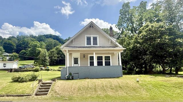 1095 Parkview Rd, Grafton, WV 26354