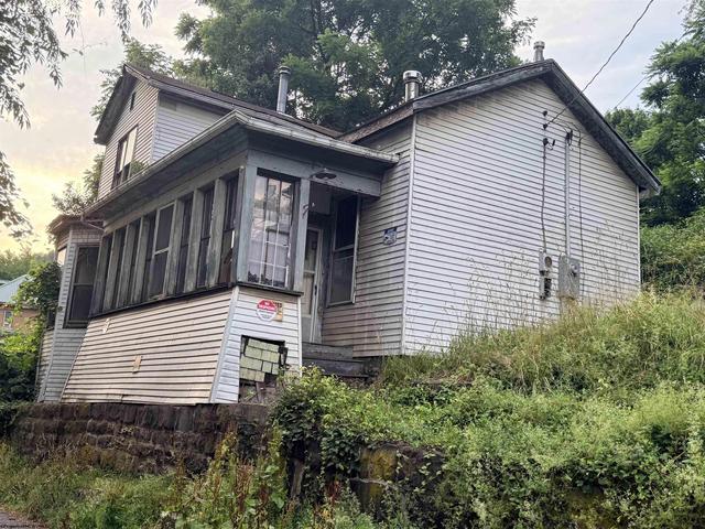 113 Long St, Grafton, WV 26354