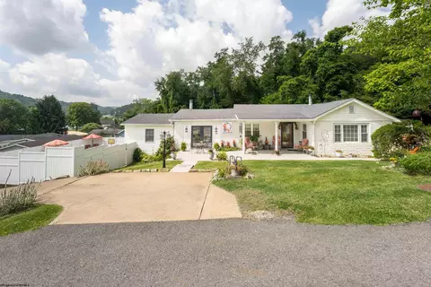 25 Langford Ave, Morgantown, WV 26501