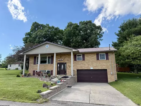 307 Meadow View Dr, Arthurdale, WV 26520