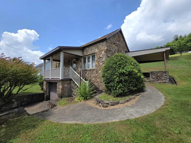 202 Main St, Idamay, WV 26576