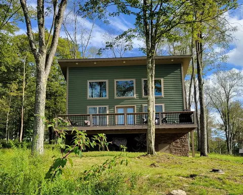 10 Wooten Dr, Thomas, WV 26292