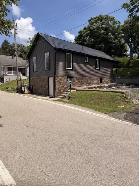 357 Satterfield St, Fairmont, WV 26554