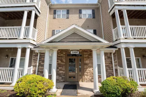 1817 Suncrest Vlg, Morgantown, WV 26505