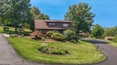 1121 Queens Ct, Morgantown, WV 26508