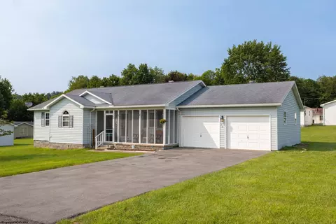 72 Hillview Dr, Lost Creek, WV 26385