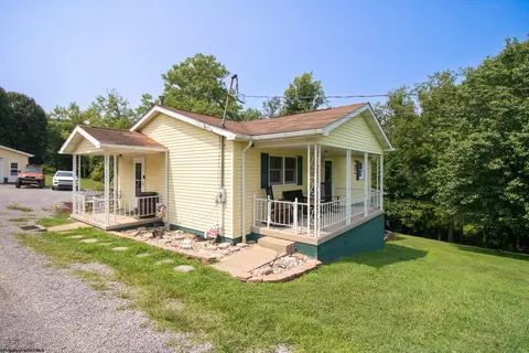 84 Boxwood Dr, Clarksburg, WV 26301