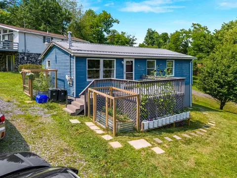 62 W Fifth St, Westover, WV 26501