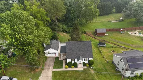 122 E Smith St, Bridgeport, WV 26330 photo 2