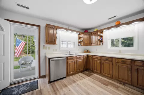 122 E Smith St, Bridgeport, WV 26330 photo 9