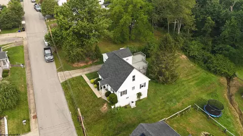 122 E Smith St, Bridgeport, WV 26330 photo 3