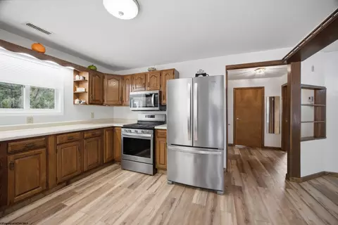 122 E Smith St, Bridgeport, WV 26330 photo 11