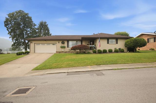 15 Columbia Rd, Shinnston, WV 26431