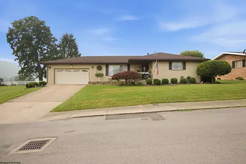 15 Columbia Rd, Shinnston, WV 26431