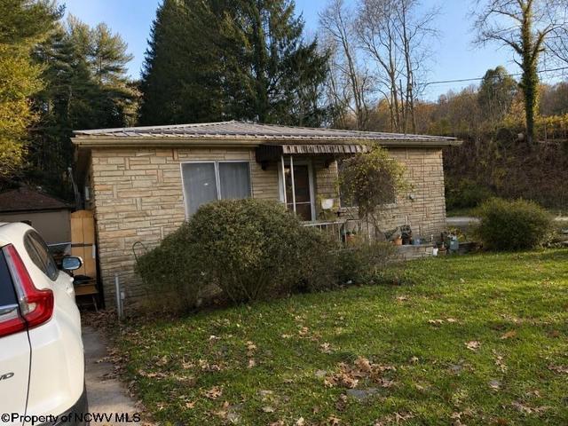 2826 Buckhannon Pike, Mount Clare, WV 26408