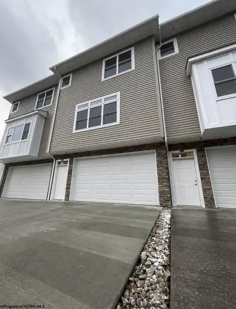 303 Pasture Ln, Morgantown, WV 26505