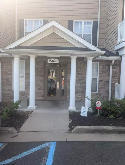 2417 Suncrest Village St, Morgantown, WV 26505