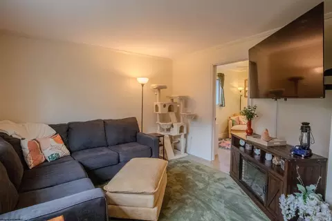 60 Stadium Rd, Millsboro, PA 15348