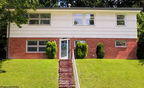 1476 Eastern Ave, Morgantown, WV 26505
