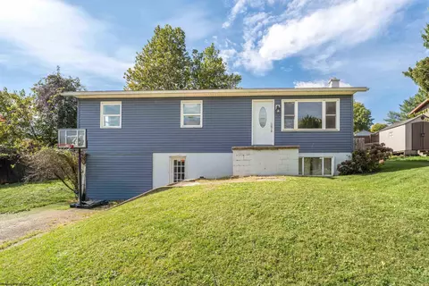 8 Rustic Dr, Morgantown, WV 26508