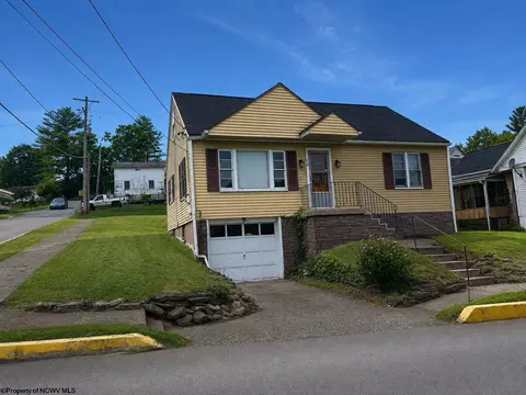 Exterior - 210 Poolside Dr, Mannington, WV 26582 photo 2 of 4