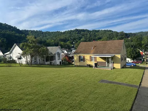 Exterior - 210 Poolside Dr, Mannington, WV 26582 photo 4 of 4