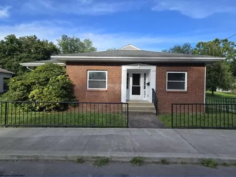 331 Maple Ave, Grafton, WV 26354