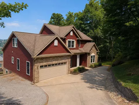 39 Dock View Ln, Morgantown, WV 26508