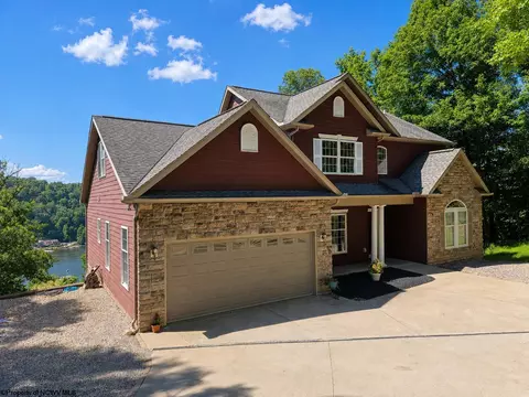 39 Dock View Ln, Morgantown, WV 26508