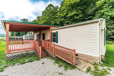Exterior - 1676 Daybrook Rd, Fairview, WV 26570 photo 4 of 6