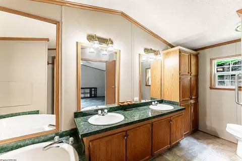 Bath - 1676 Daybrook Rd, Fairview, WV 26570 photo 2 of 4