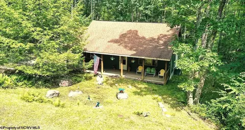 644 Pine Dr, Terra Alta, WV 26764