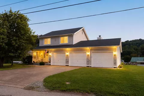 15 Homestead St, West Union, WV 26456