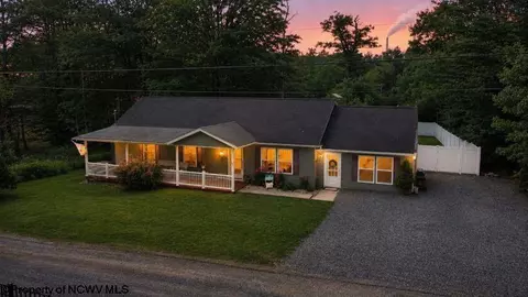 26 Scarlet Cardinal Ln, Mount Storm, WV 26739