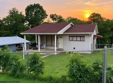 111 Ullom St, Fairmont, WV 26554