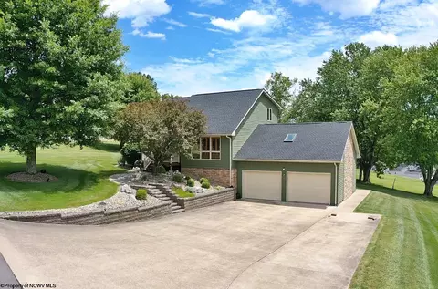 68 Green Hill Ln, Mount Clare, WV 26408