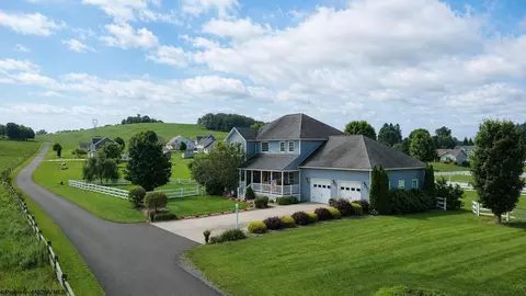 199 Gelding Ave, Bruceton Mills, WV 26525