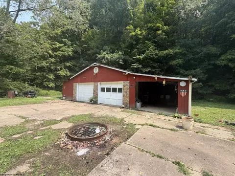 Exterior - 252 Gateway Rd, Wallace, WV 26448 photo 4 of 7