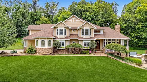 6011 Woodlands Bluff Rd, Morgantown, WV 26508