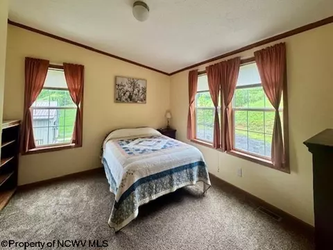 Bedroom - 1683 Range Rd, Wadestown, WV 26590 photo 5 of 6