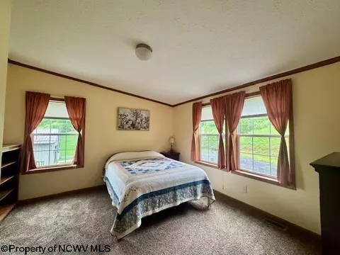 Bedroom - 1683 Range Rd, Wadestown, WV 26590 photo 5 of 6