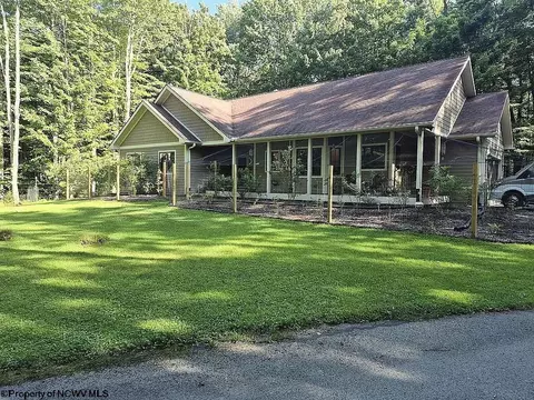 464 Maple Ave, Davis, WV 26260