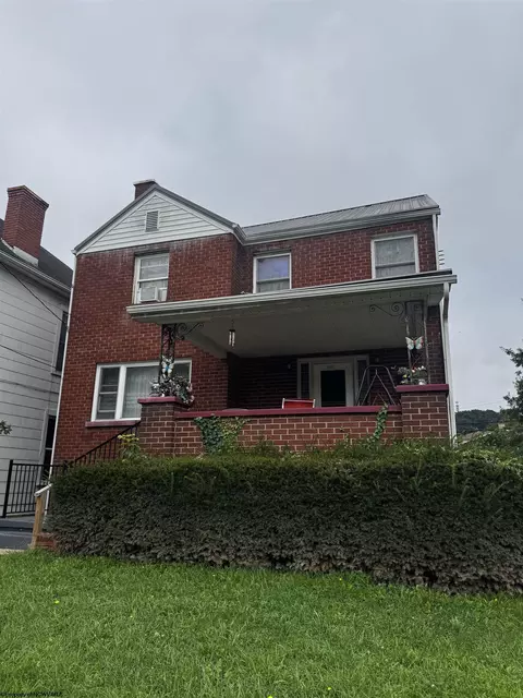 425 Center Ave, Weston, WV 26452