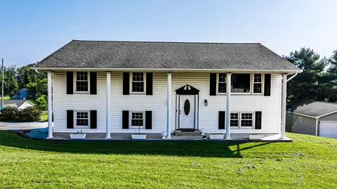 16 Deerfield Ave, Grafton, WV 26354