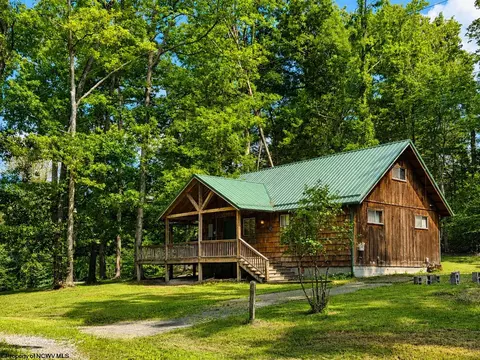 29 Castle Rd, Mount Nebo, WV 26679