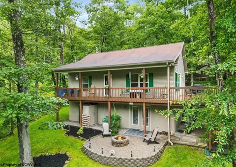 485 Redwood Dr, Terra Alta, WV 26764